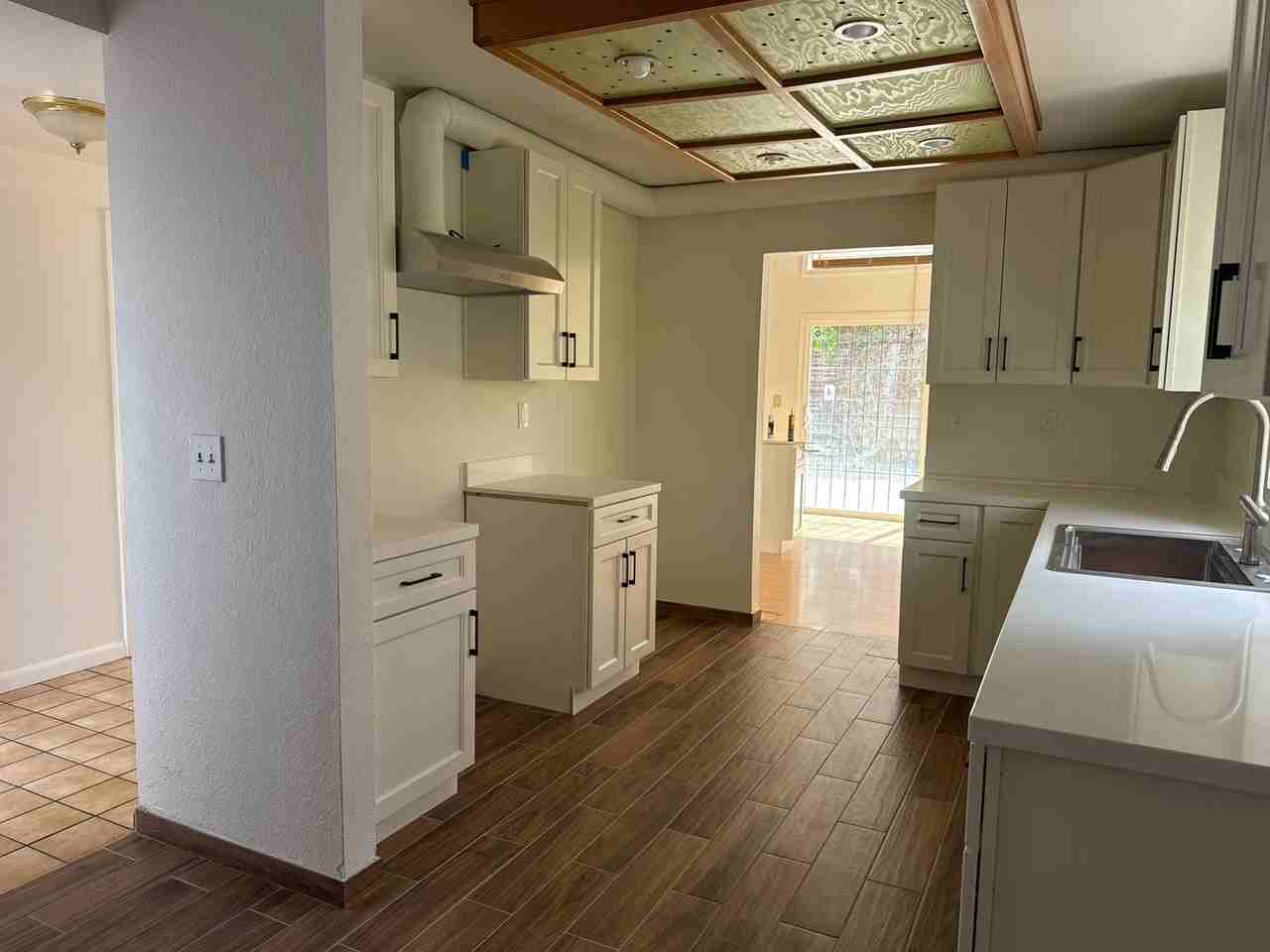 435 Whitney Ave - Photo 4 of 46