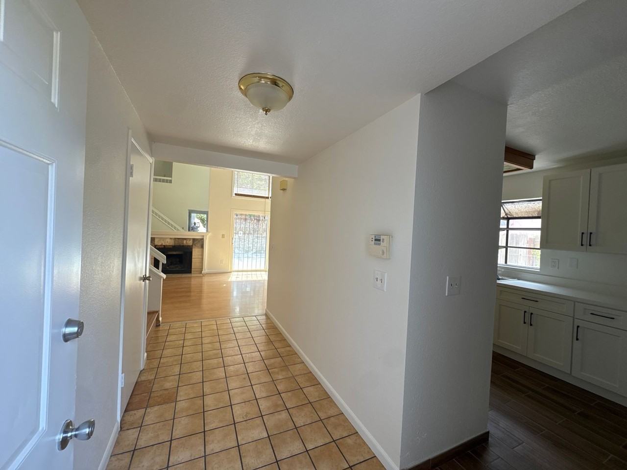 435 Whitney Ave - Photo 5 of 46
