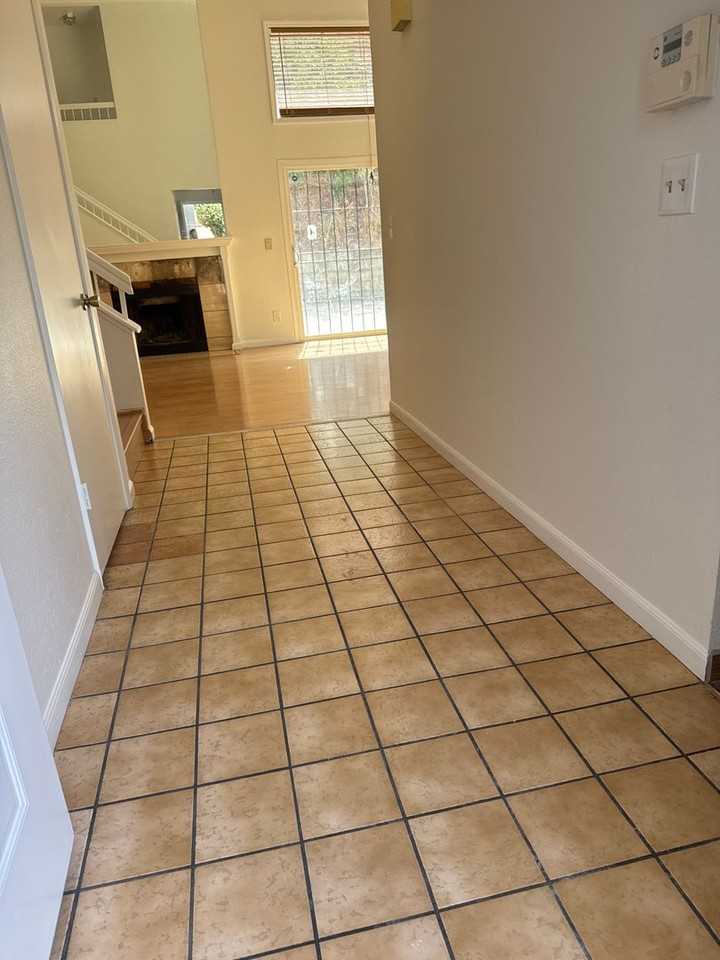 435 Whitney Ave - Photo 6 of 46