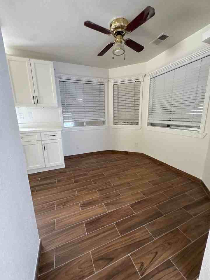 435 Whitney Ave - Photo 7 of 46
