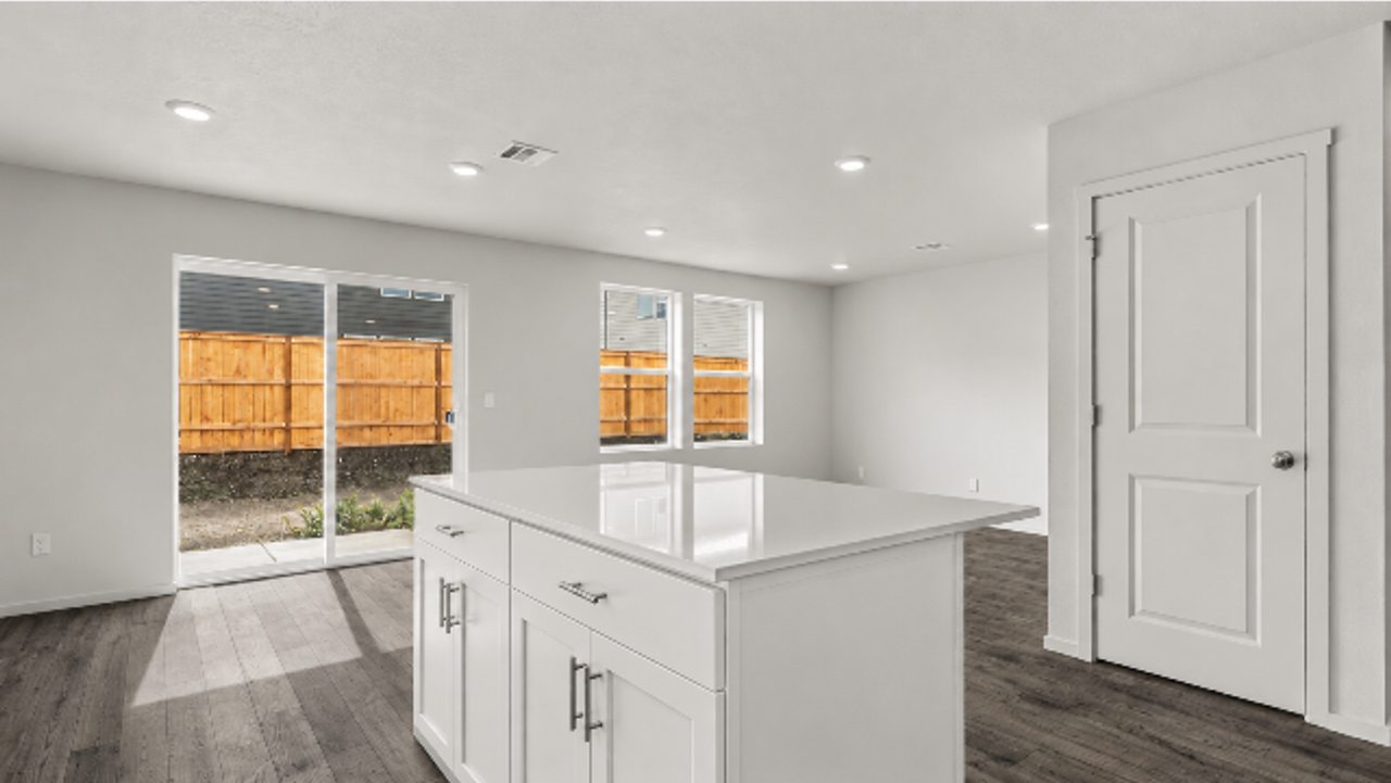 4817 Thyme Ave Ne - Photo 5 of 18