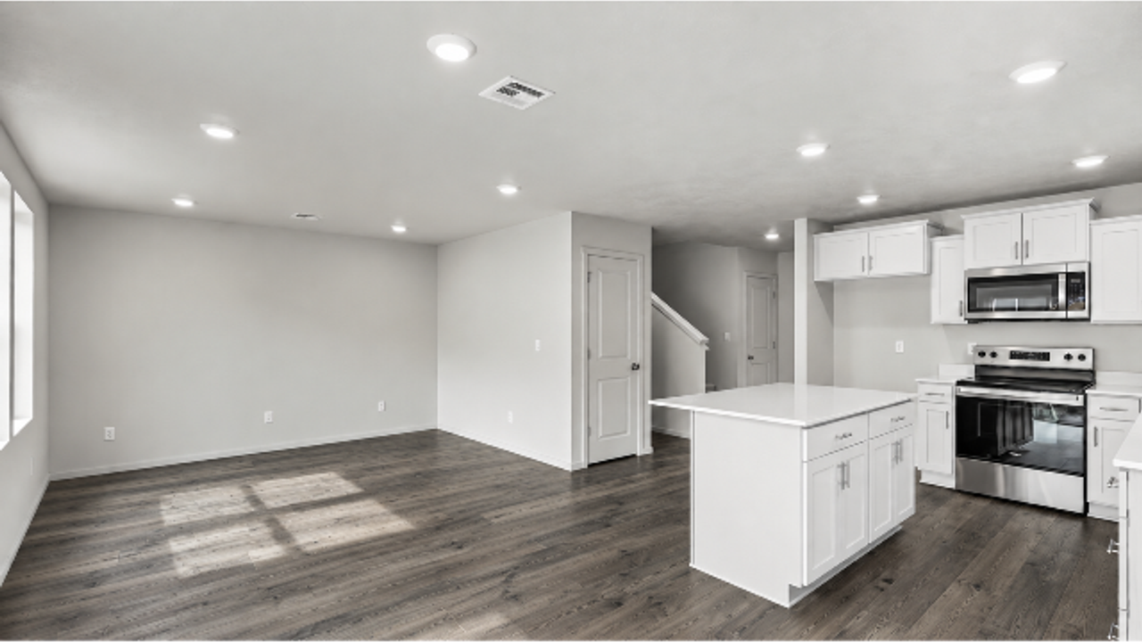 4817 Thyme Ave Ne - Photo 6 of 18