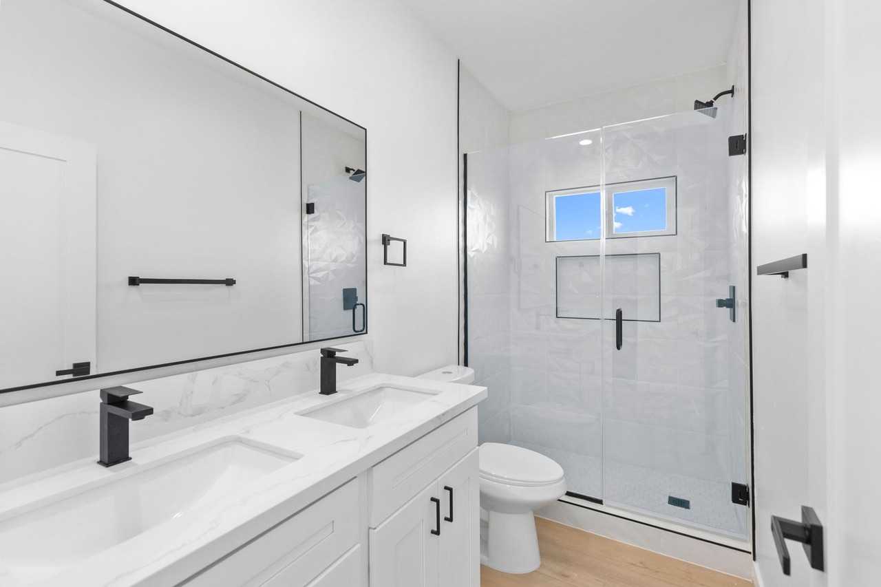 4104 F St - Photo 4 of 11