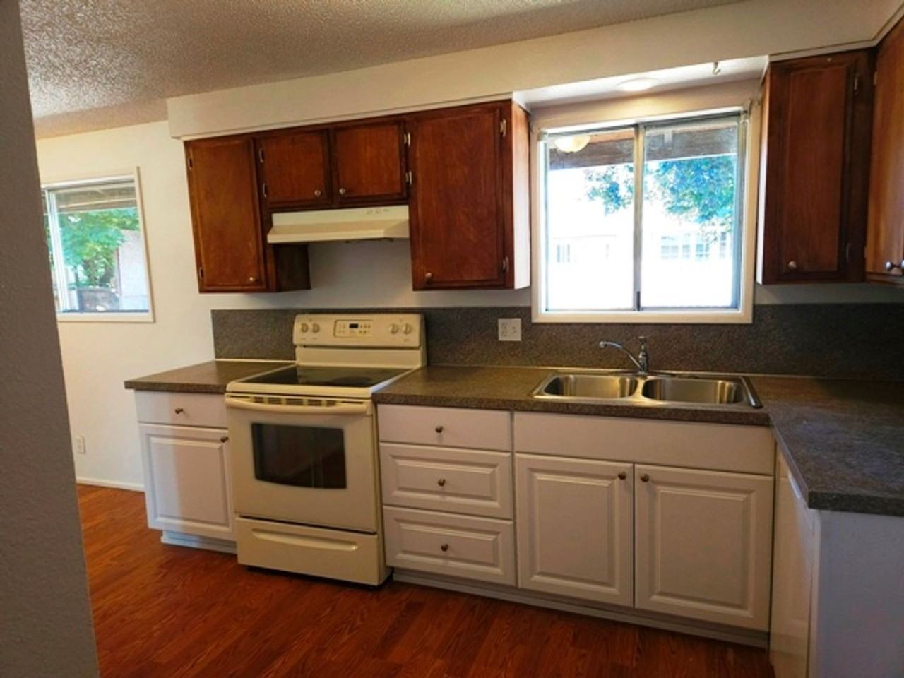 471 47th Ave Se - Photo 2 of 27