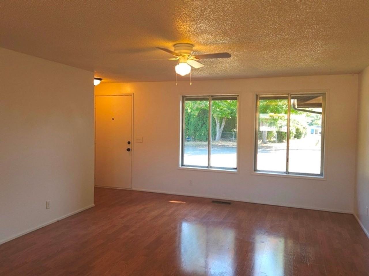 471 47th Ave Se - Photo 6 of 27
