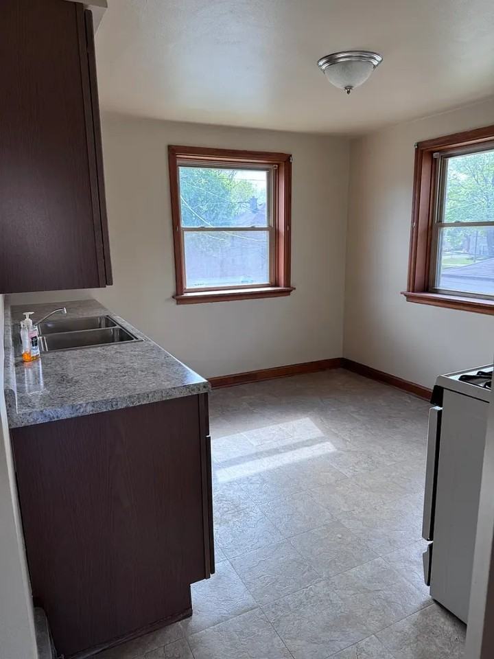 3514 N 56th St - Photo 4 of 26