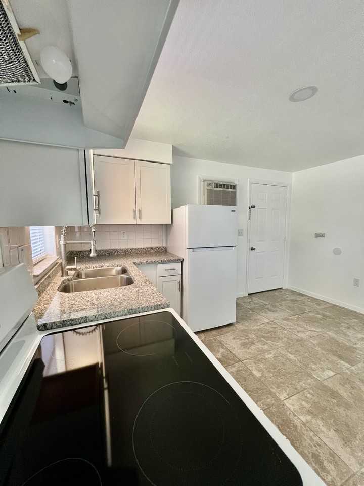 5739 9th Street - Photo 5 of 11