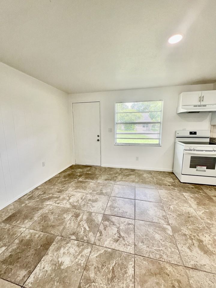 5739 9th Street - Photo 7 of 11