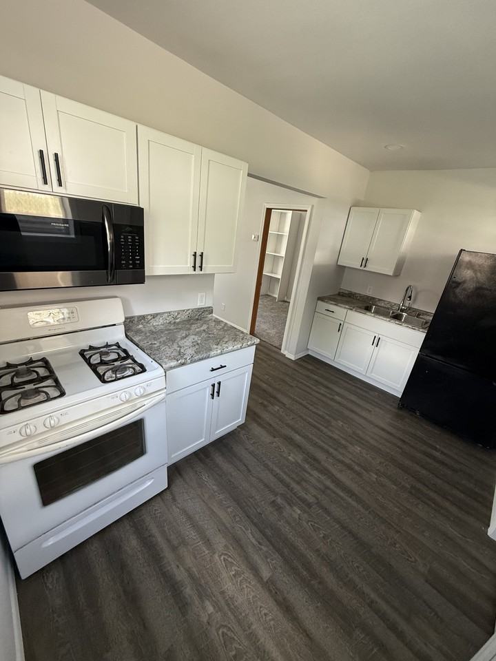 213 North Fairfax Avenue - Photo 2 of 6