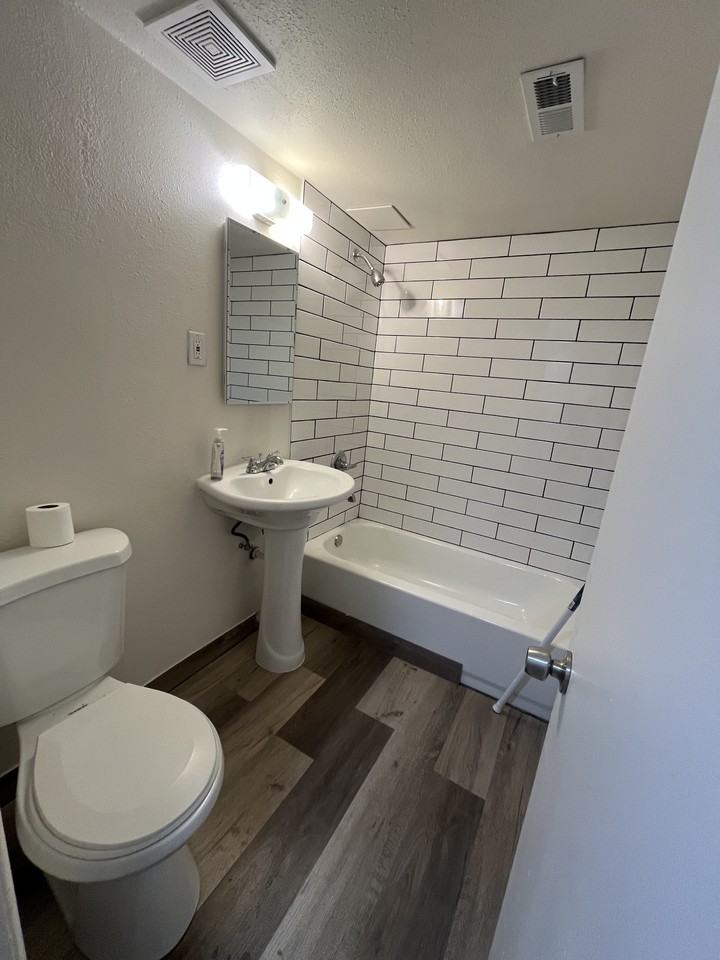 Dayton Manor - Photo 6 of 21