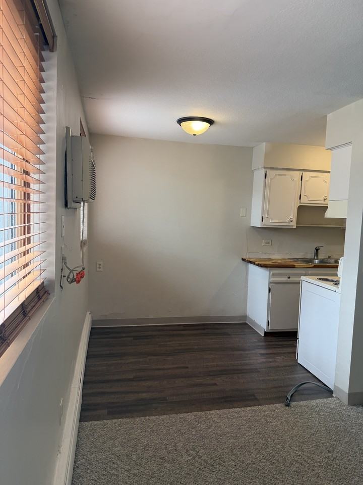 3636 Minnehaha Ave - Photo 5 of 16