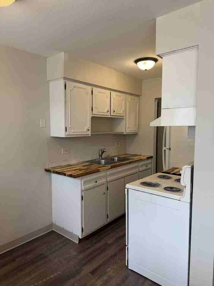 3636 Minnehaha Ave - Photo 6 of 16