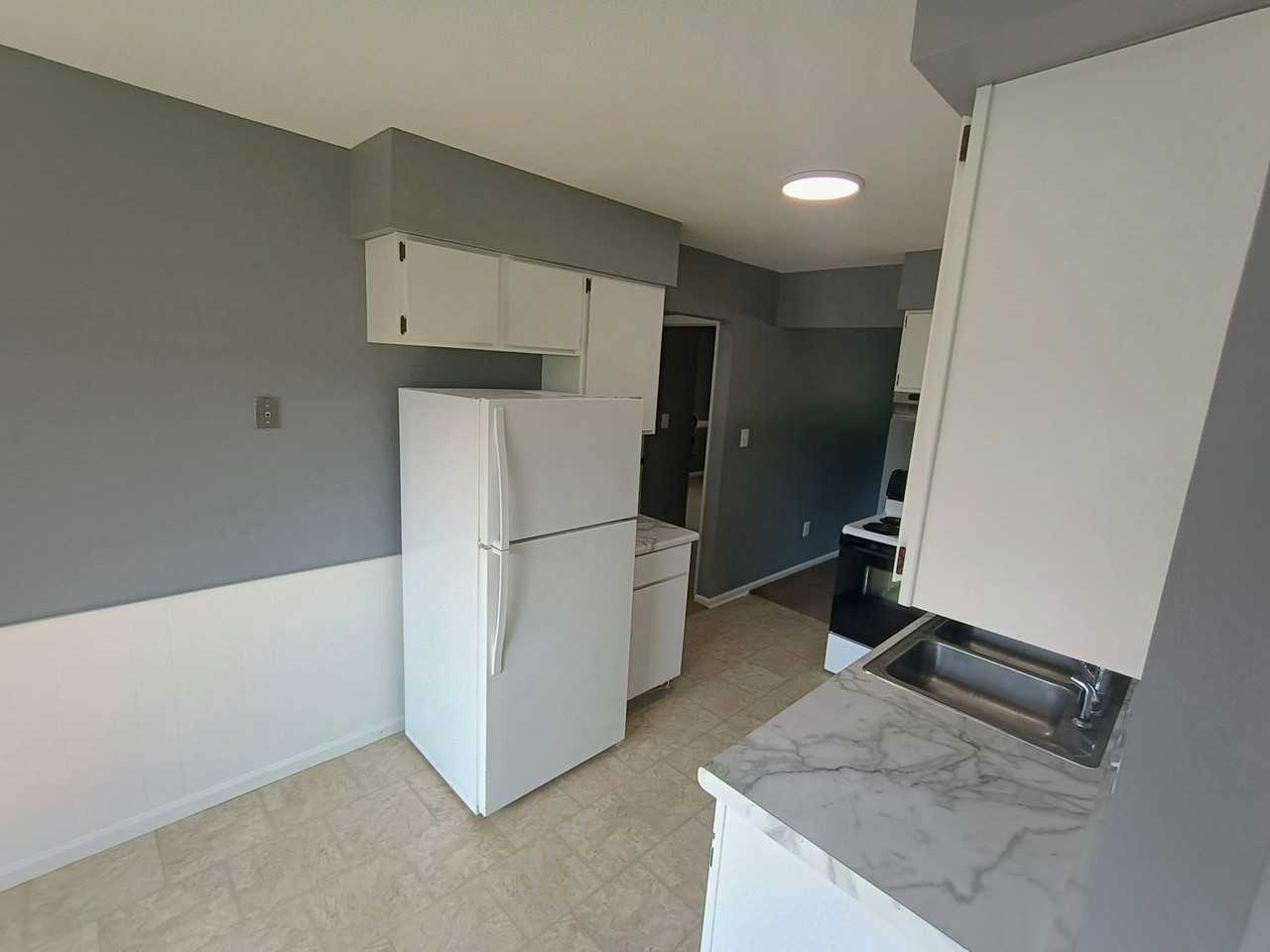 320 Johnson Street Southeast, Unit D - Photo 2 of 12