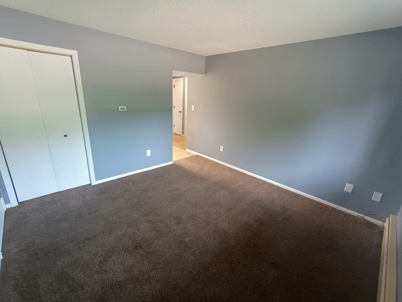 320 Johnson Street Southeast, Unit D - Photo 3 of 12