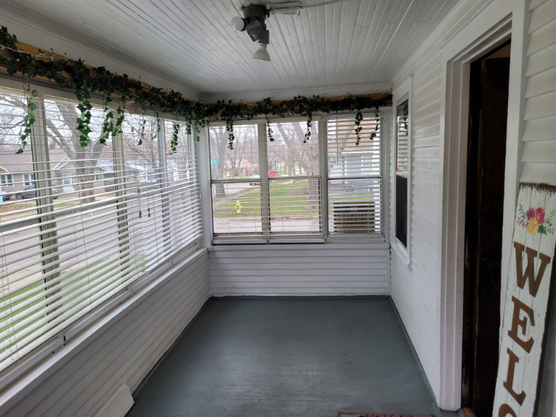 627 N Sunset Ave - Photo 3 of 31