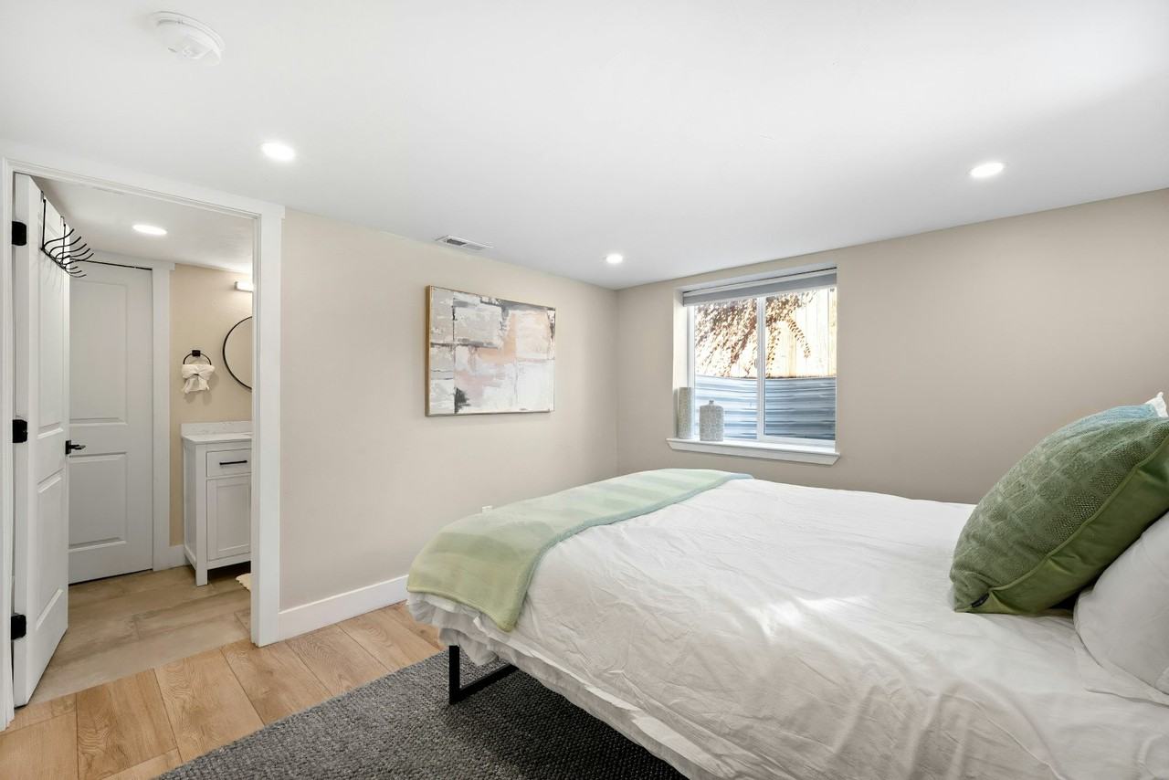 1534 Meade St, Unit B - Photo 3 of 25