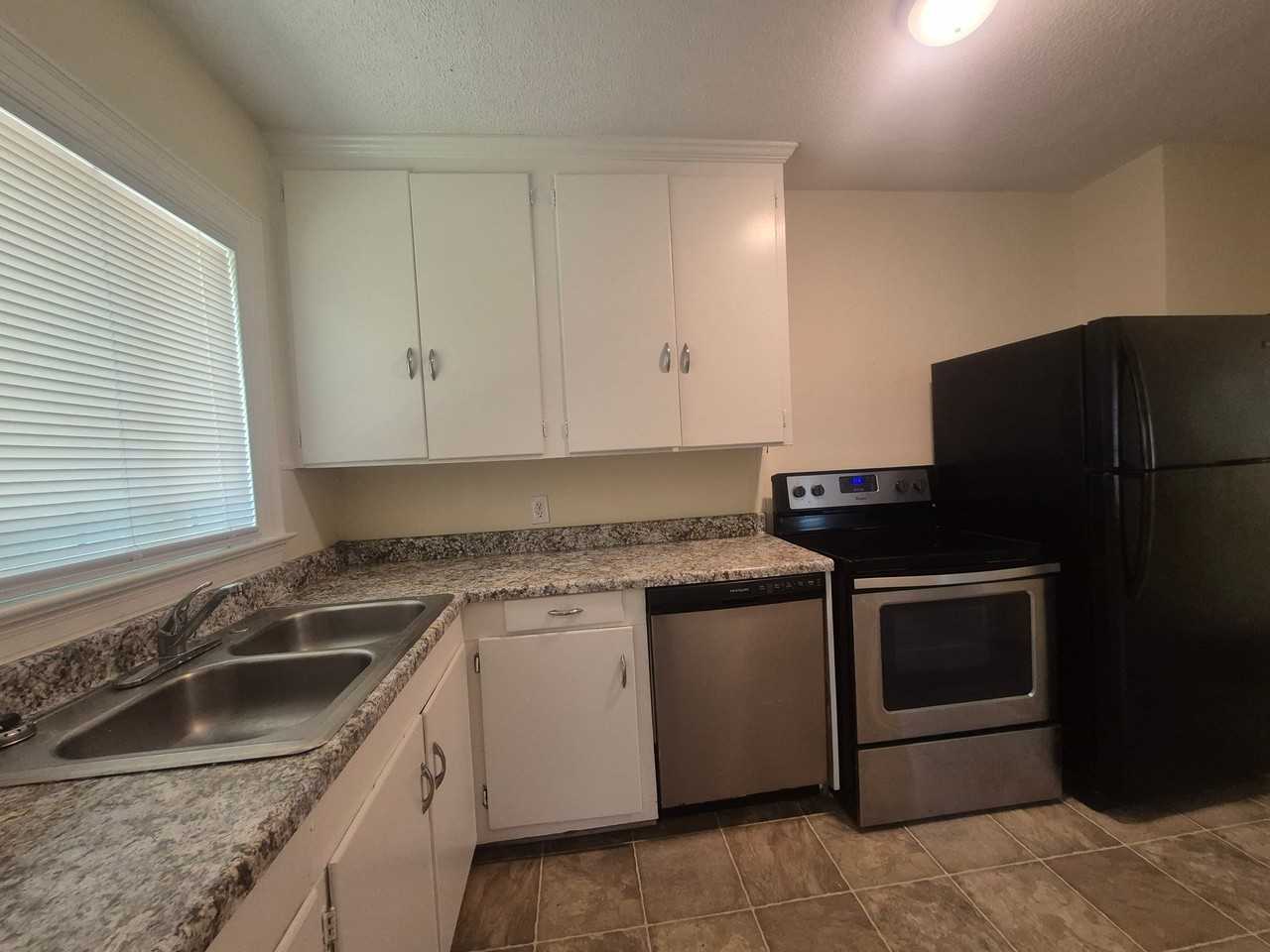 503 S Oak St - Photo 7 of 15