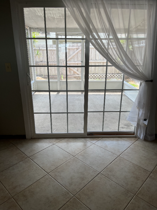289 Nottingham Pl - Photo 4 of 14