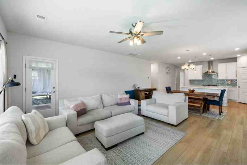 277 Lucca Dr - Photo 3 of 14