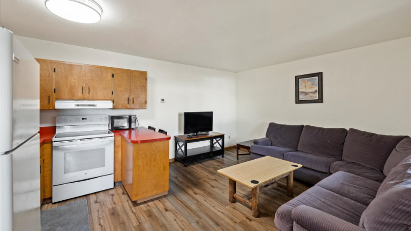 1022 9th St W #4 - Photo 4 of 10