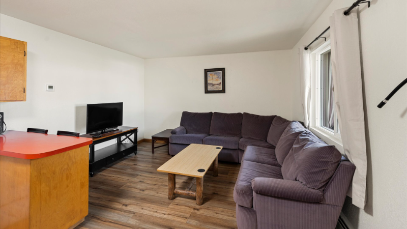 1022 9th St W #4 - Photo 5 of 10