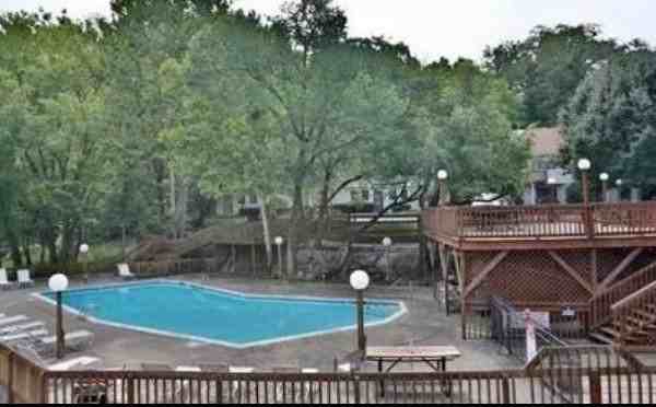 370 Crescent Spring Dr - Photo 2 of 9