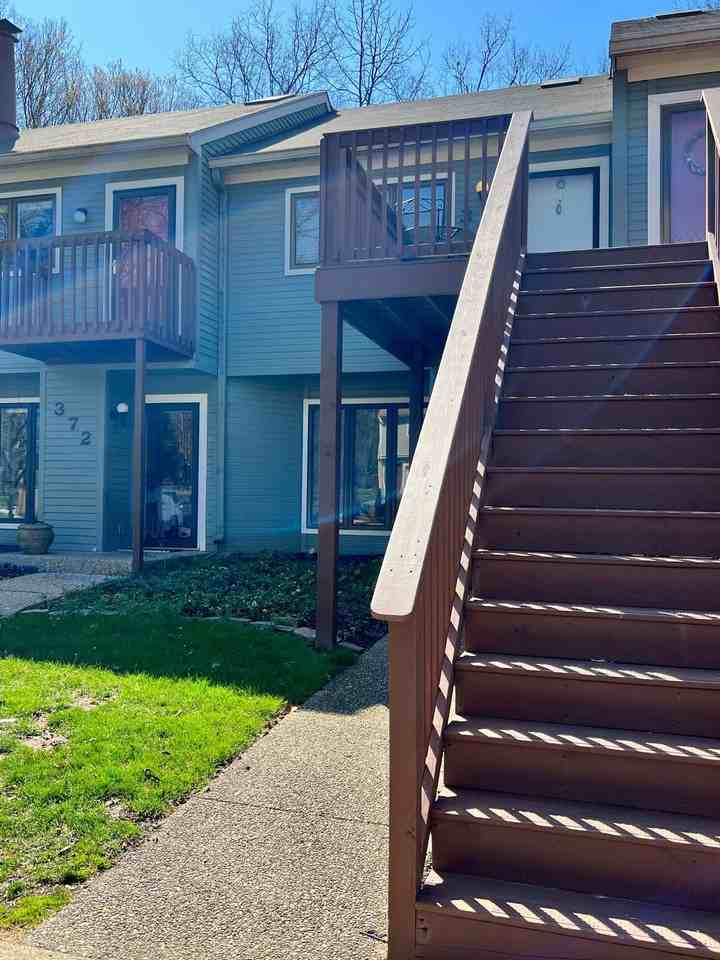 370 Crescent Spring Dr - Photo 4 of 9