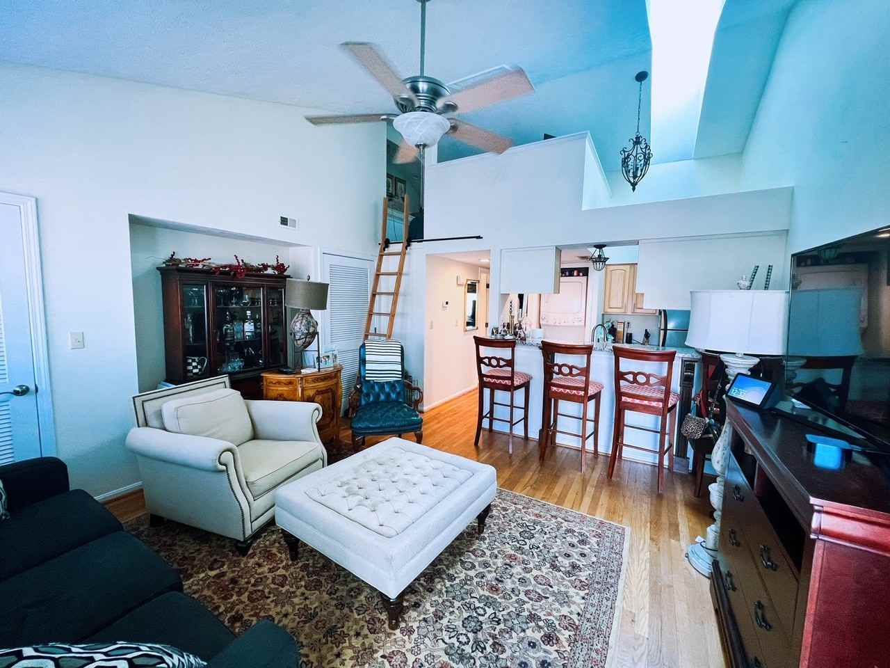 370 Crescent Spring Dr - Photo 5 of 9