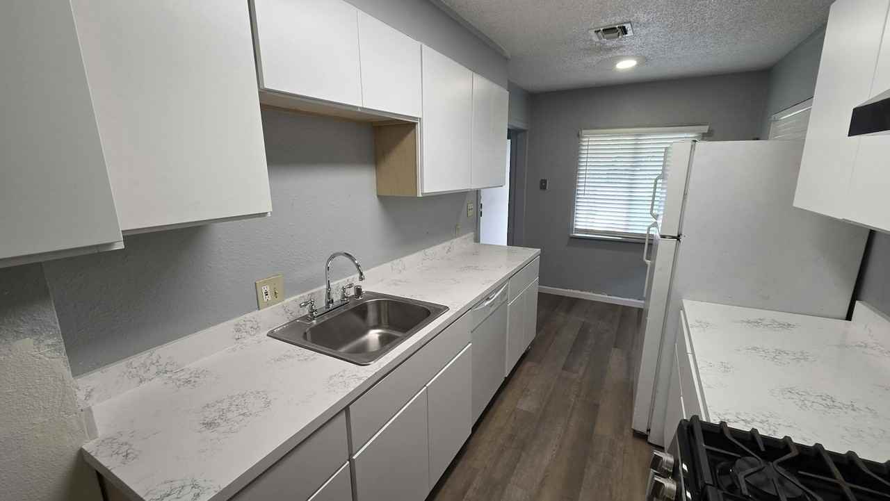 3842 Walnut Avenue - Photo 7 of 15