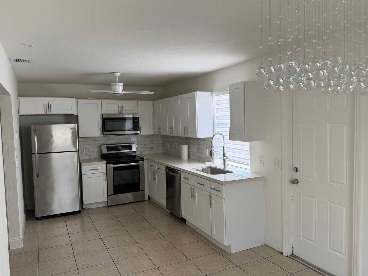 713 Sw 5th Ct - Photo 5 of 24