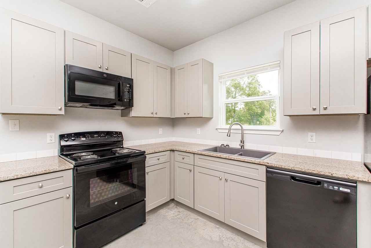 55538 Adelante St #55538 - Photo 4 of 12