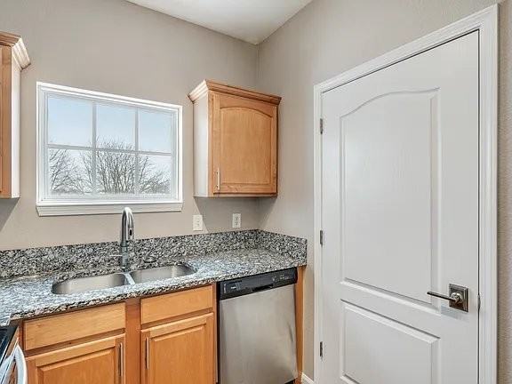 12926 University Cres #17 - Photo 2 of 14