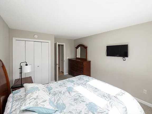 450 Somerset Ave #13 - Photo 4 of 10