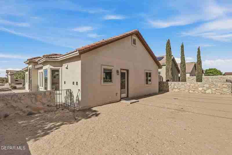 13470 Everingham St - Photo 3 of 17