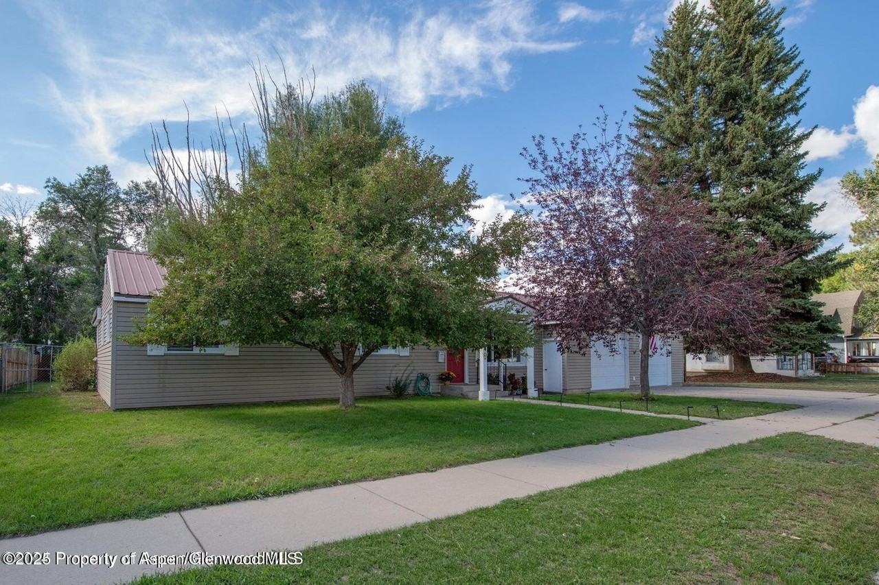750 Breeze St - Photo 2 of 50