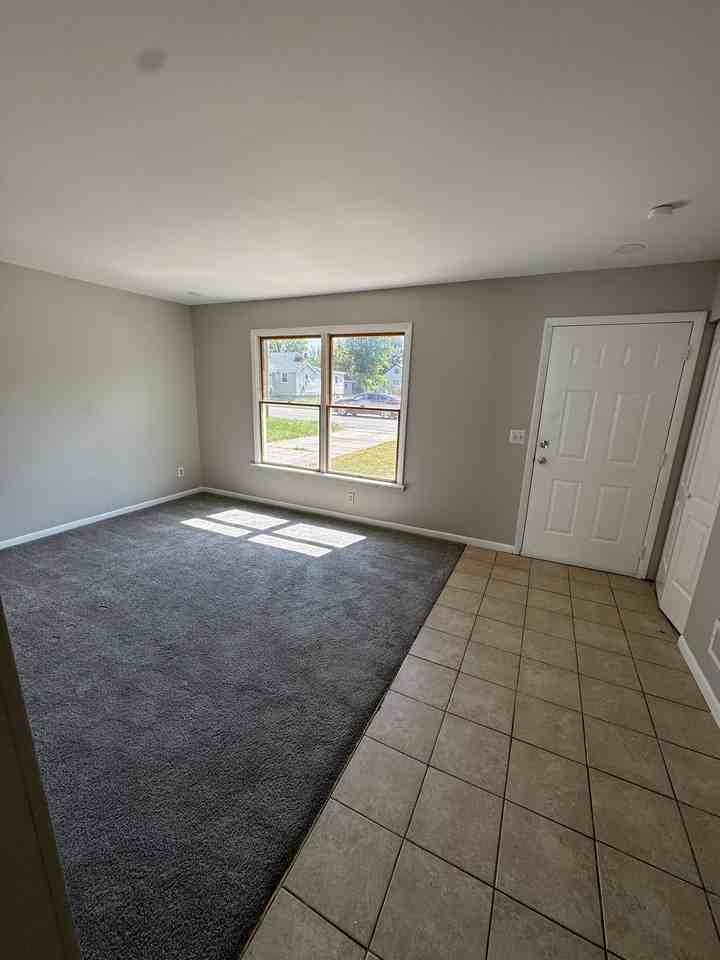 2400 Roosevelt Ave - Photo 2 of 12