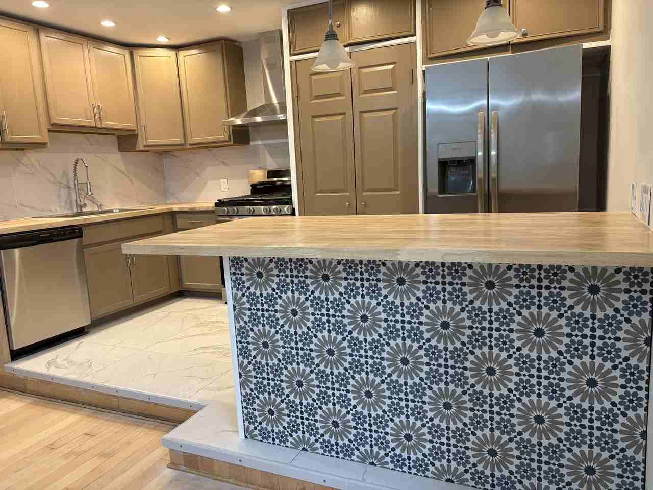 312 70th St #2 - Photo 4 of 11