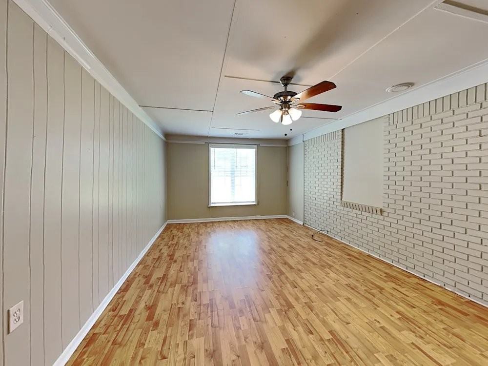 4553 Wesley Dr - Photo 4 of 10