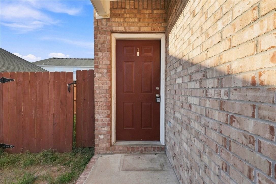 3207 Sw Deerfield Blvd #1 - Photo 2 of 28