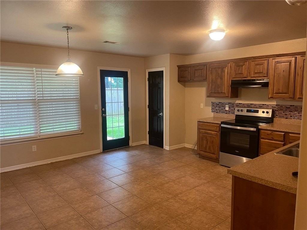 460 Kate Dr - Photo 3 of 10