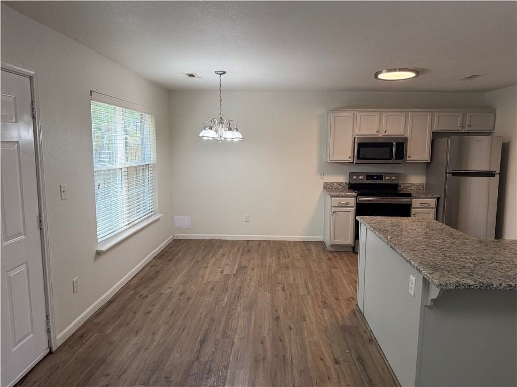 2301 W Skyler Dr - Photo 3 of 6