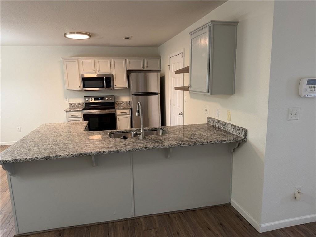2301 W Skyler Dr - Photo 4 of 6
