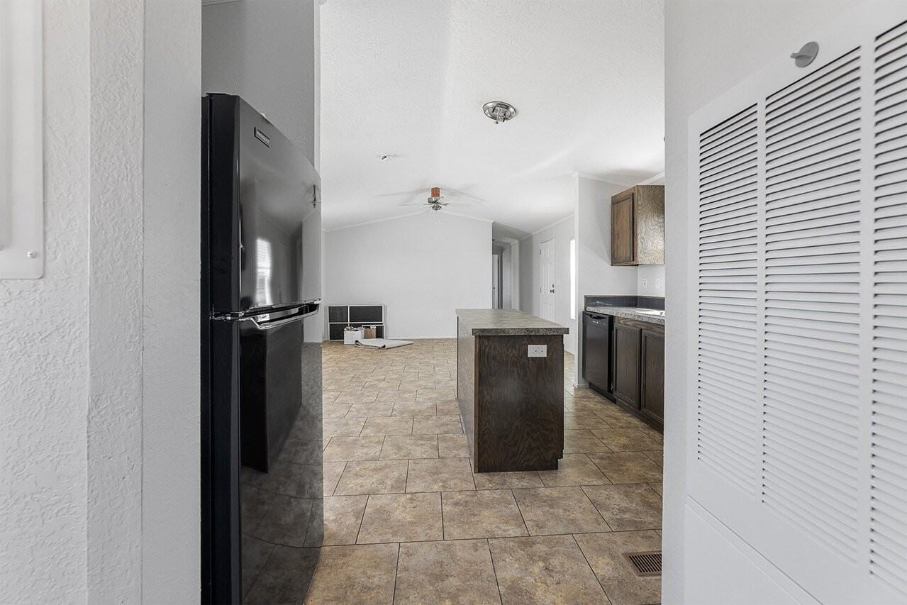 280 Kodak Ct - Photo 2 of 11