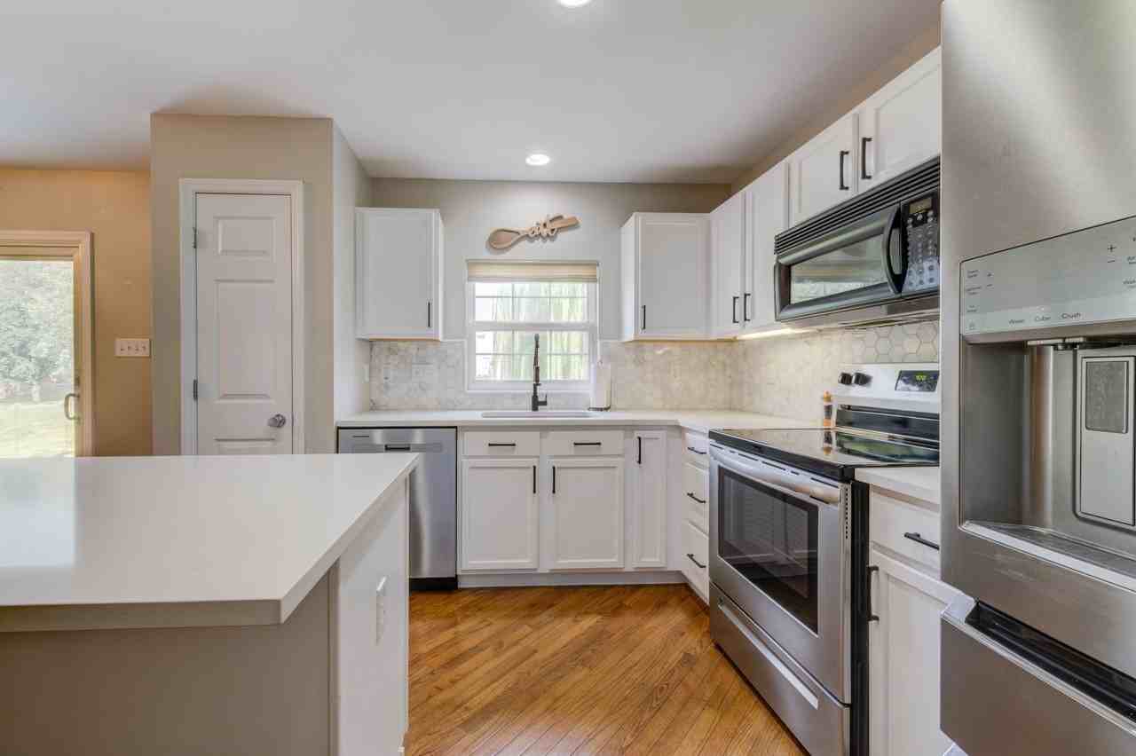 407 Montclair Tower Dr - Photo 2 of 17
