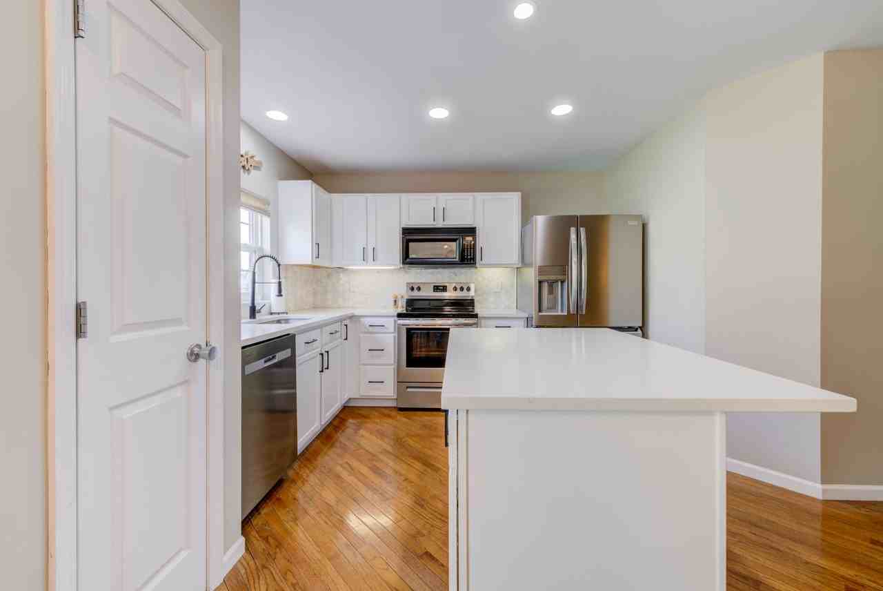 407 Montclair Tower Dr - Photo 3 of 17