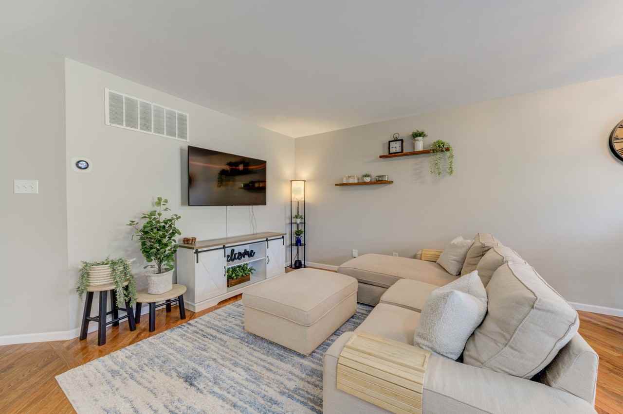 407 Montclair Tower Dr - Photo 4 of 17