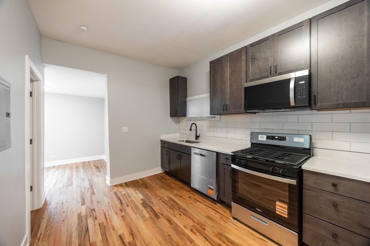 1741 N California Ave #1742-2R - Photo 5 of 11