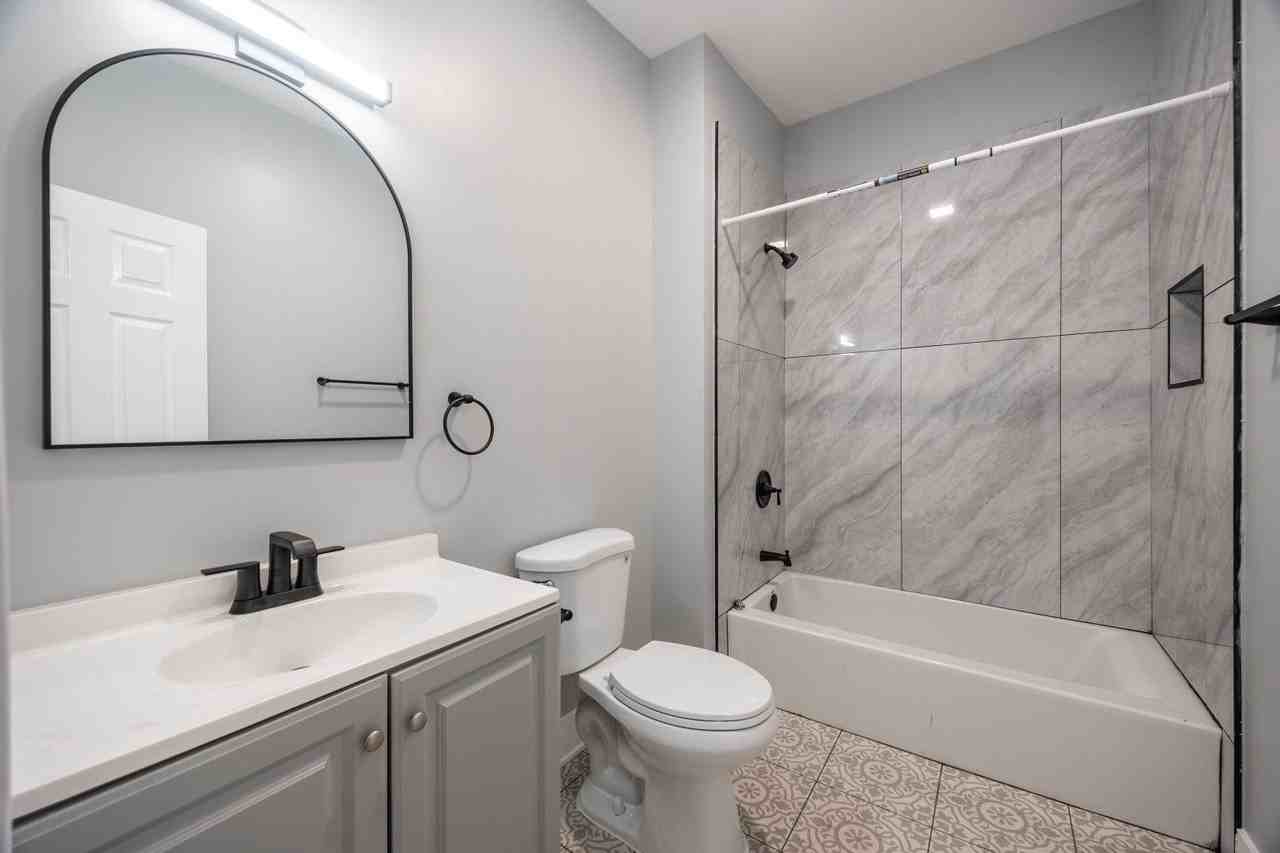 1741 N California Ave #1742-2R - Photo 7 of 11