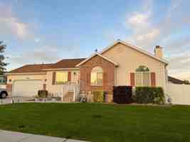 featured image of 3048 S Hadwen Dr