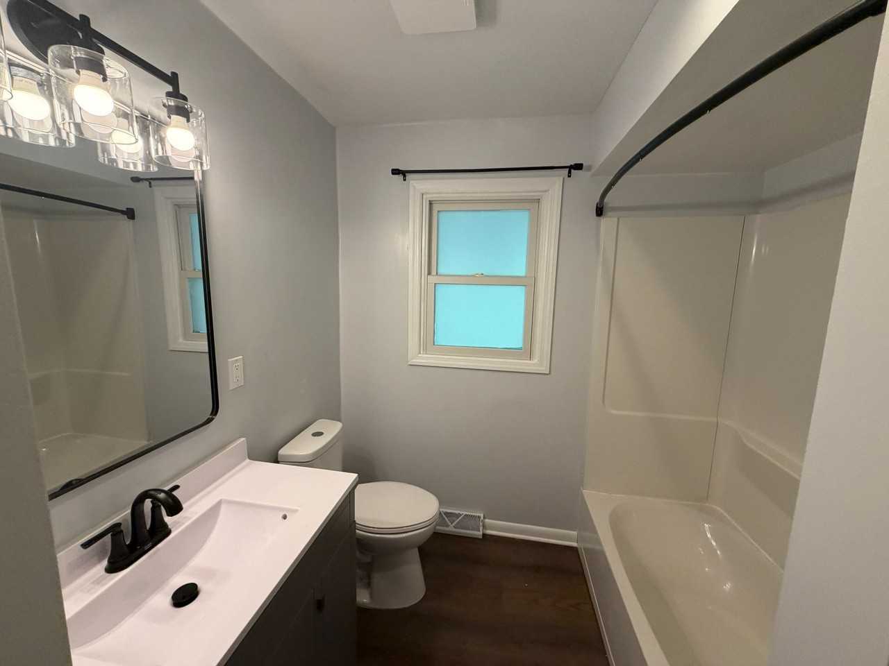 2535 Sears Rd - Photo 2 of 20